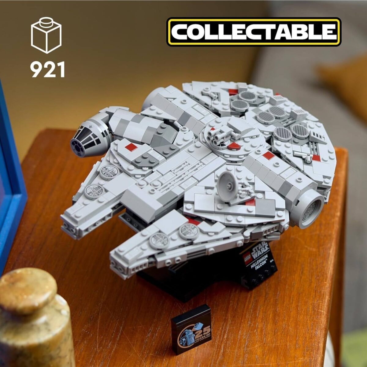 LEGO - Star Wars Millennium Falcon 25th Anniversary Model Set - Image 3